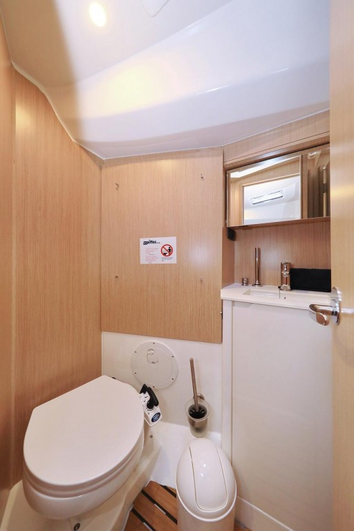 Yacht BAVARIA - C38 "Ghost"