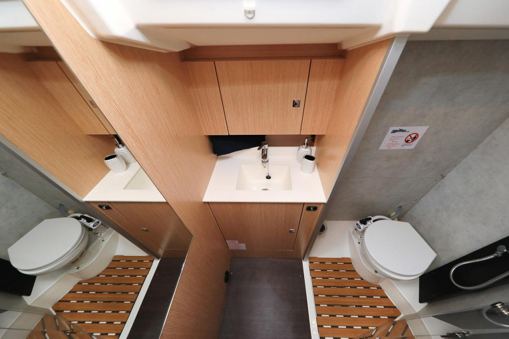 Yacht BAVARIA - C38 "Ghost"