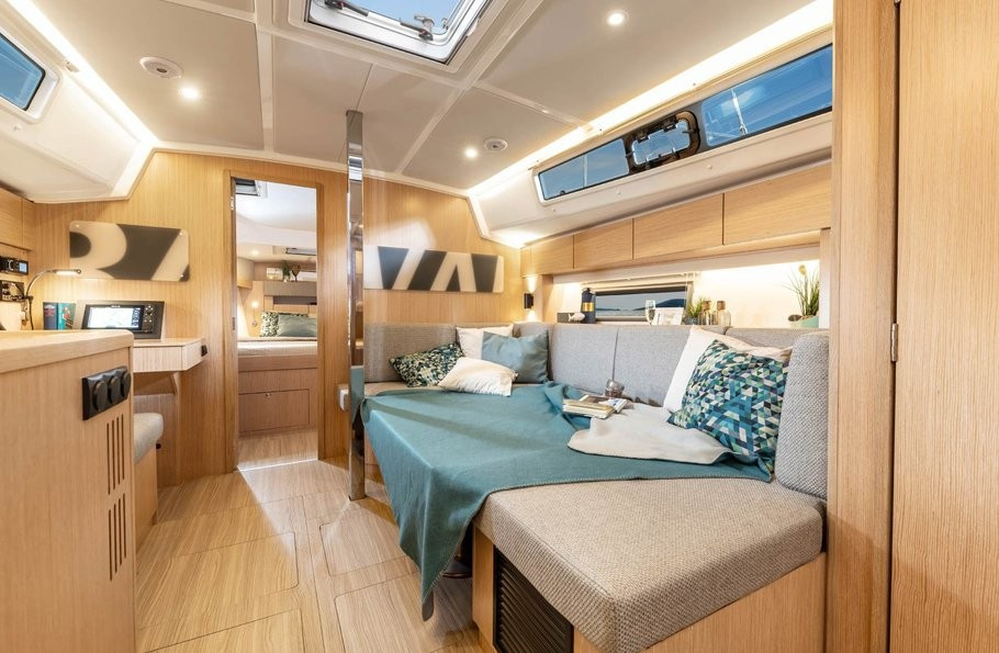 Yacht BAVARIA - C42 "Srna"