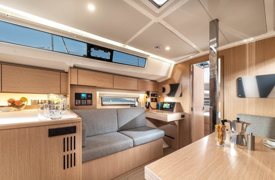 Yacht BAVARIA - C42 "Harmonia"