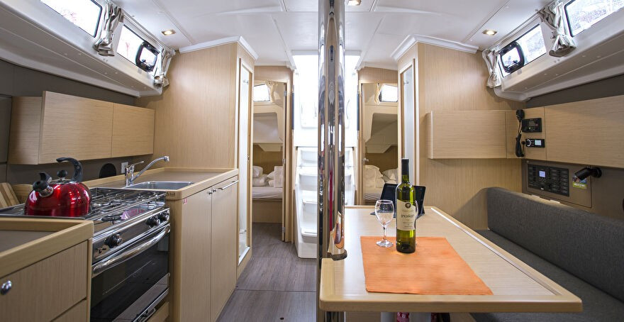 Yacht BENETEAU - Oceanis 38.1 "Bellagio"