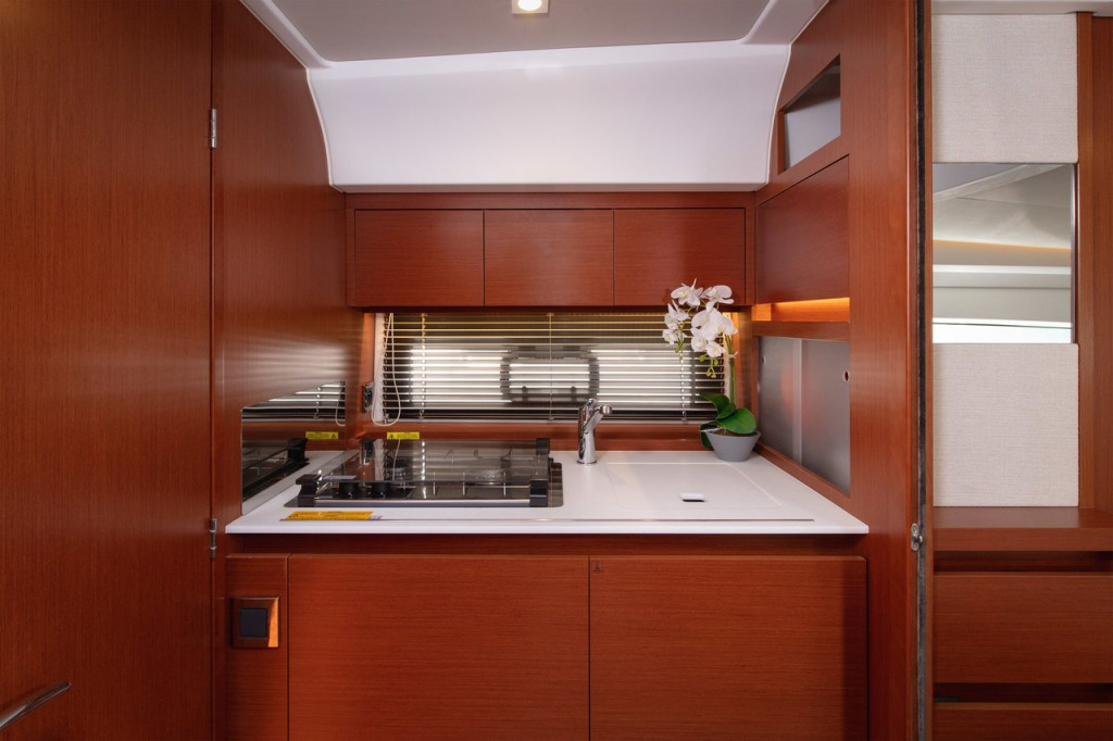 Yacht JEANNEAU - Leader 36 "Neverin"