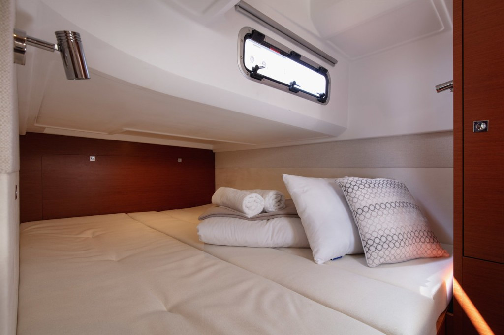 Yacht JEANNEAU - Leader 36 "Neverin"