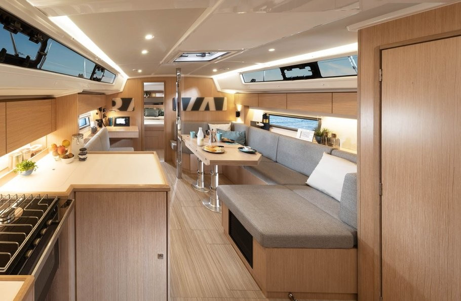 Yacht BAVARIA - C42 "Nola"