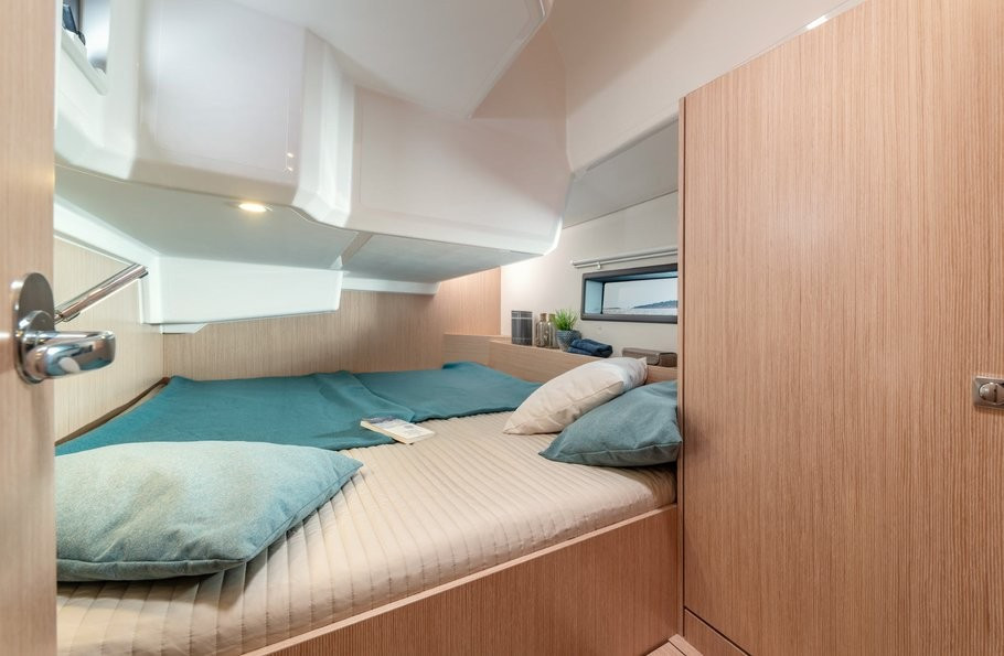 Yacht BAVARIA - C42 "Nola"