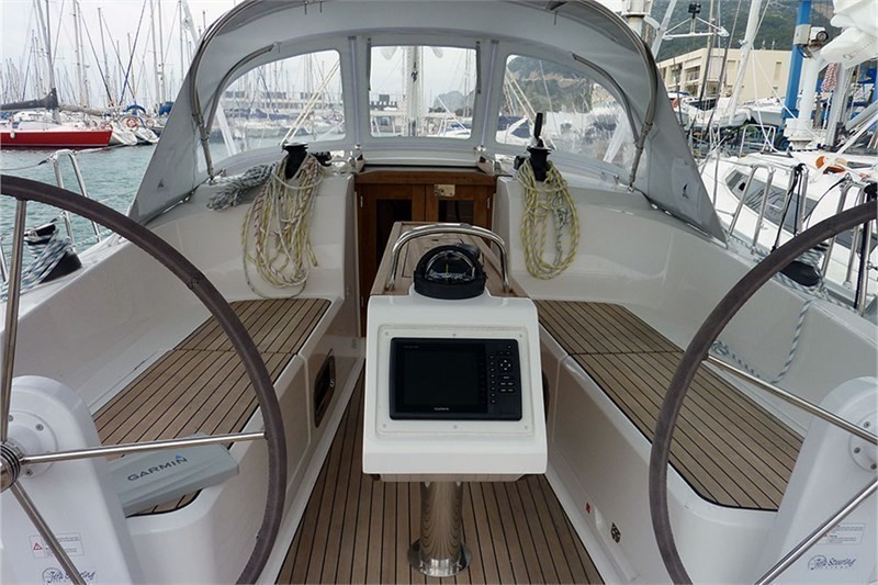 Yacht BAVARIA - Cruiser 37 "Alena"