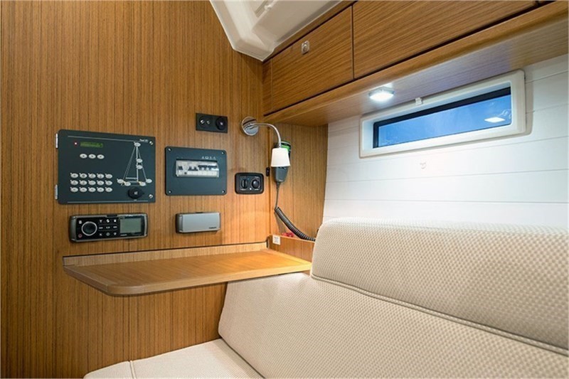 Yacht BAVARIA - Cruiser 37 "Alena"