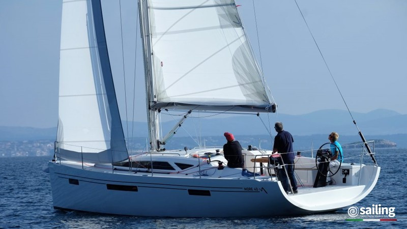 Yacht MORE - 40 "Black Widow"