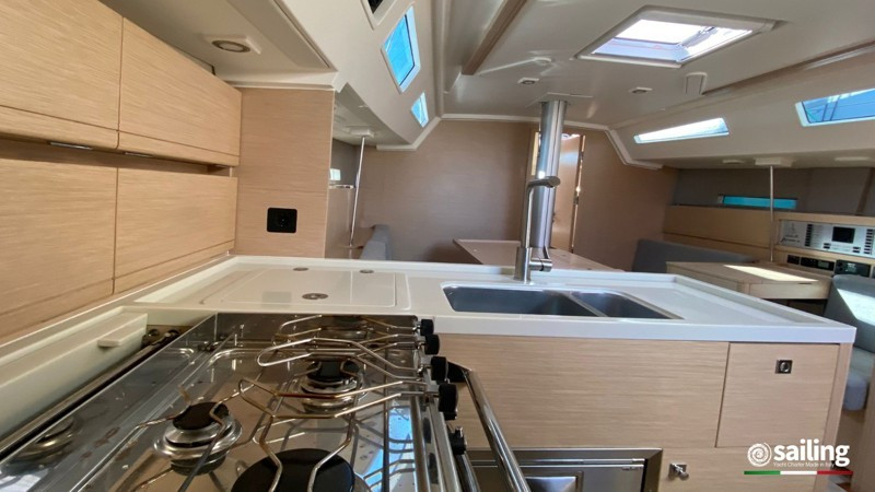 Yacht MORE - 40 "Black Widow"