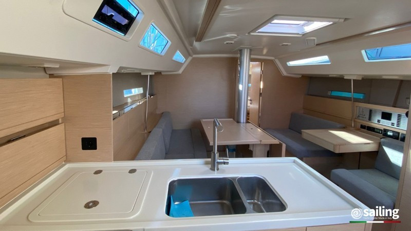 Yacht MORE - 40 "Black Widow"