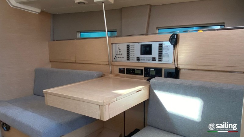 Yacht MORE - 40 "Black Widow"