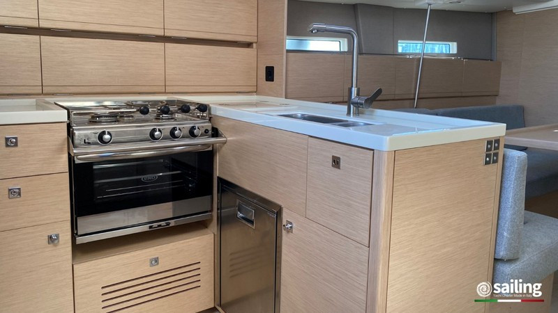 Yacht MORE - 40 "Black Widow"