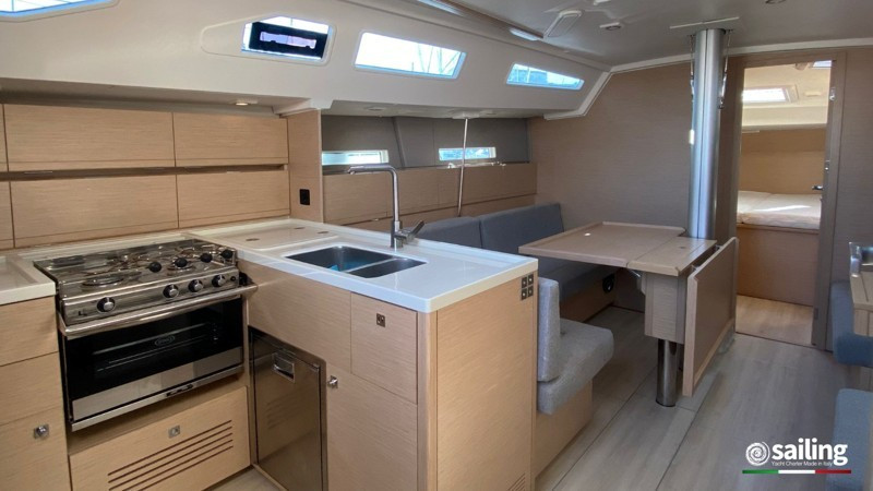 Yacht MORE - 40 "Black Widow"