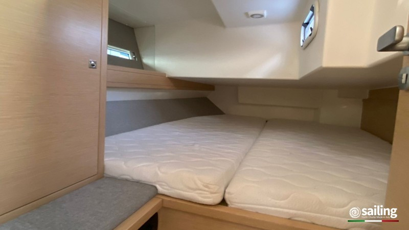 Yacht MORE - 40 "Black Widow"