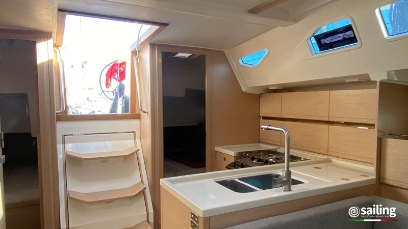 Yacht MORE - 40 "Black Widow"