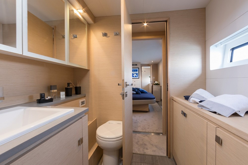 Yacht FOUNTAINE PAJOT - MY 44 "Alpha Centauri"