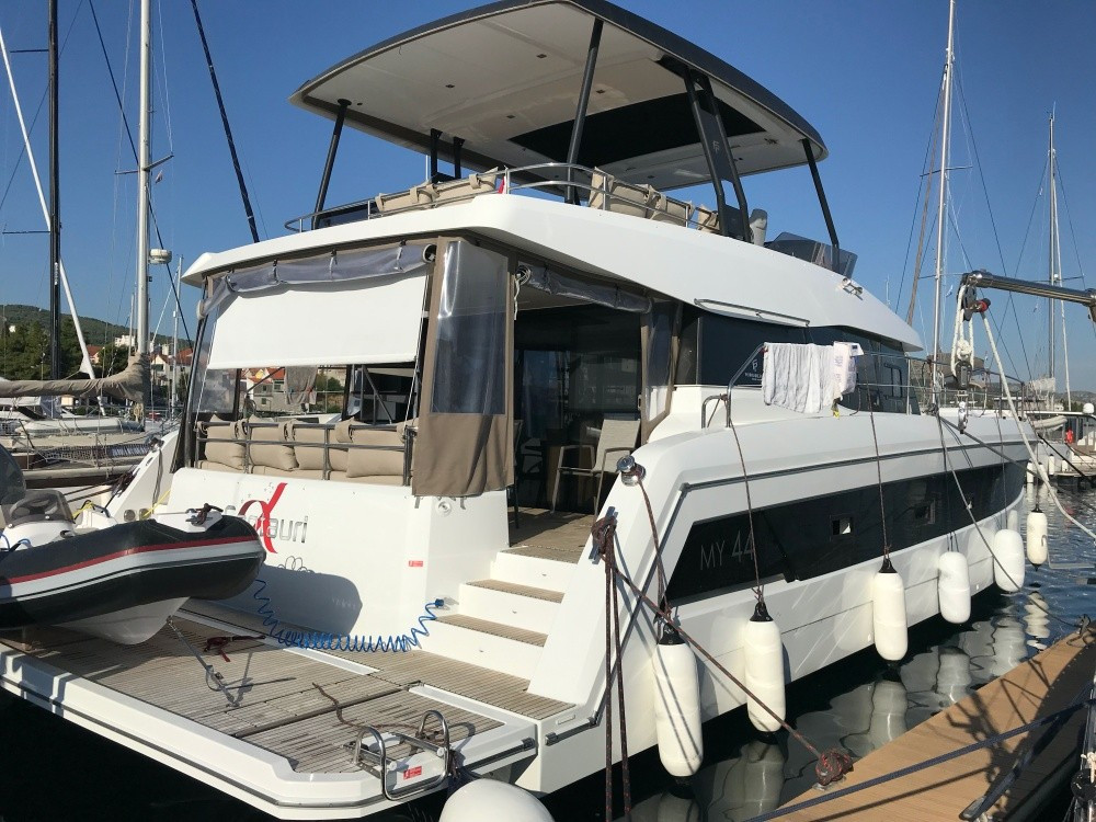 Yacht FOUNTAINE PAJOT - MY 44 "Alpha Centauri"
