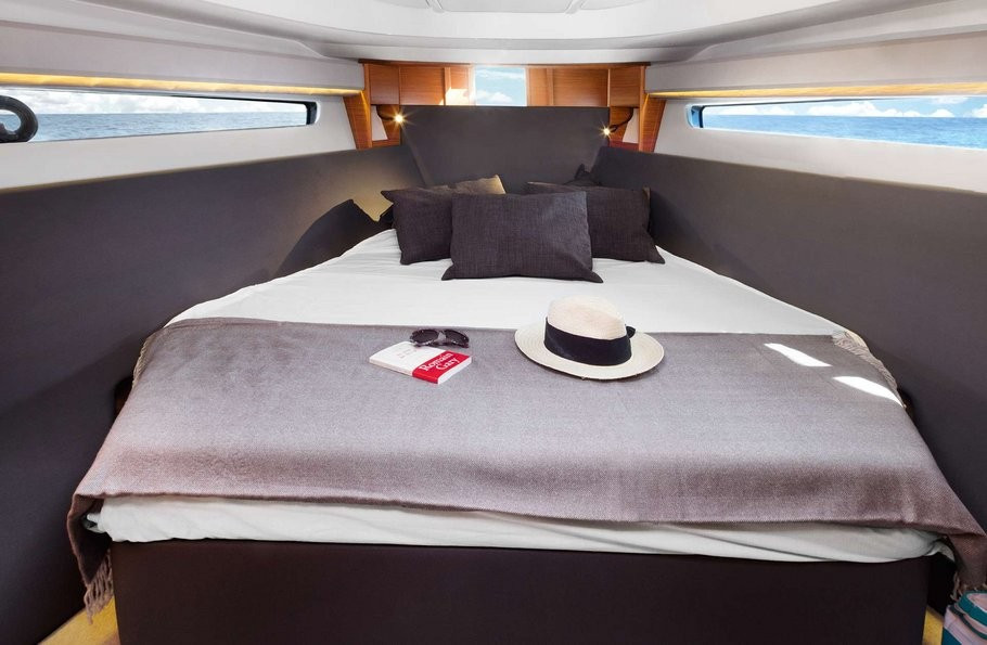 Yacht BAVARIA - S36 HT "Nightlife"