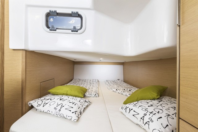 Yacht BAVARIA - 300 Sport "Bazinga"