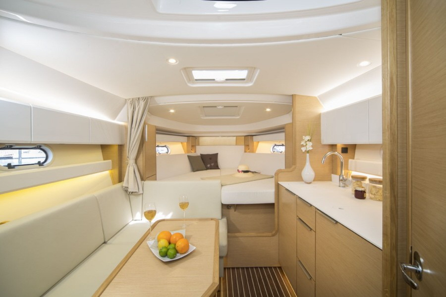 Yacht BAVARIA - S33 HT "Smiley"