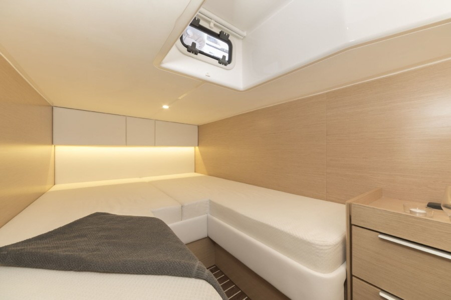 Yacht BAVARIA - S33 HT "Smiley"