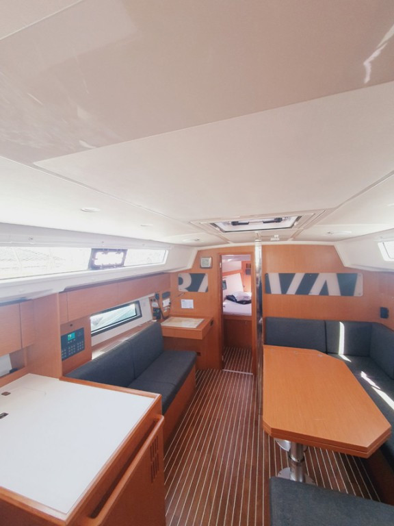 Yacht BAVARIA - C42 "Lucia"