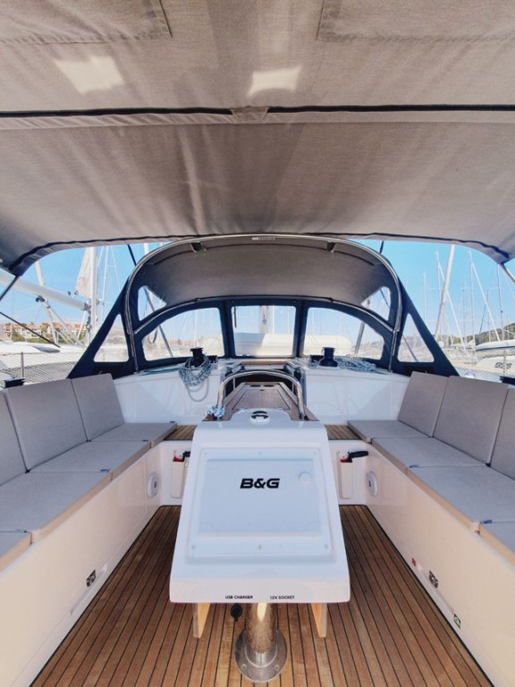 Yacht BAVARIA - C42 "Lucia"