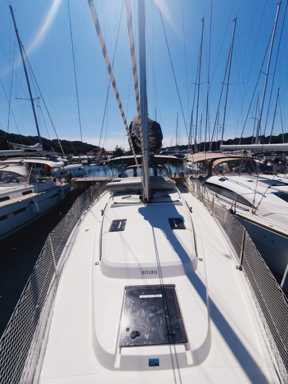 Yacht BAVARIA - C42 "Lucia"