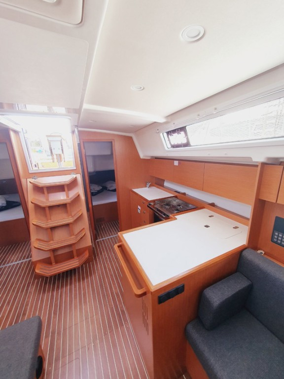 Yacht BAVARIA - C42 "Lucia"