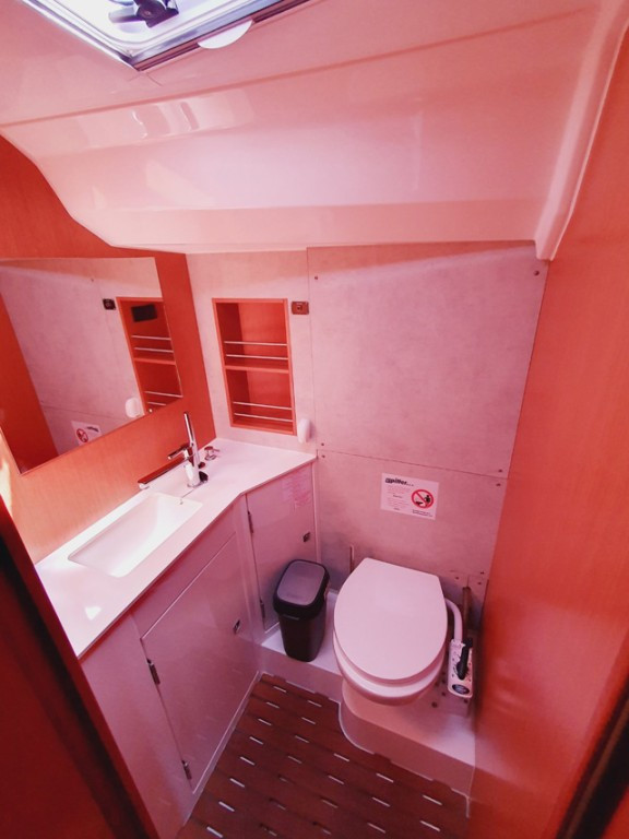 Yacht BAVARIA - C42 "Lucia"