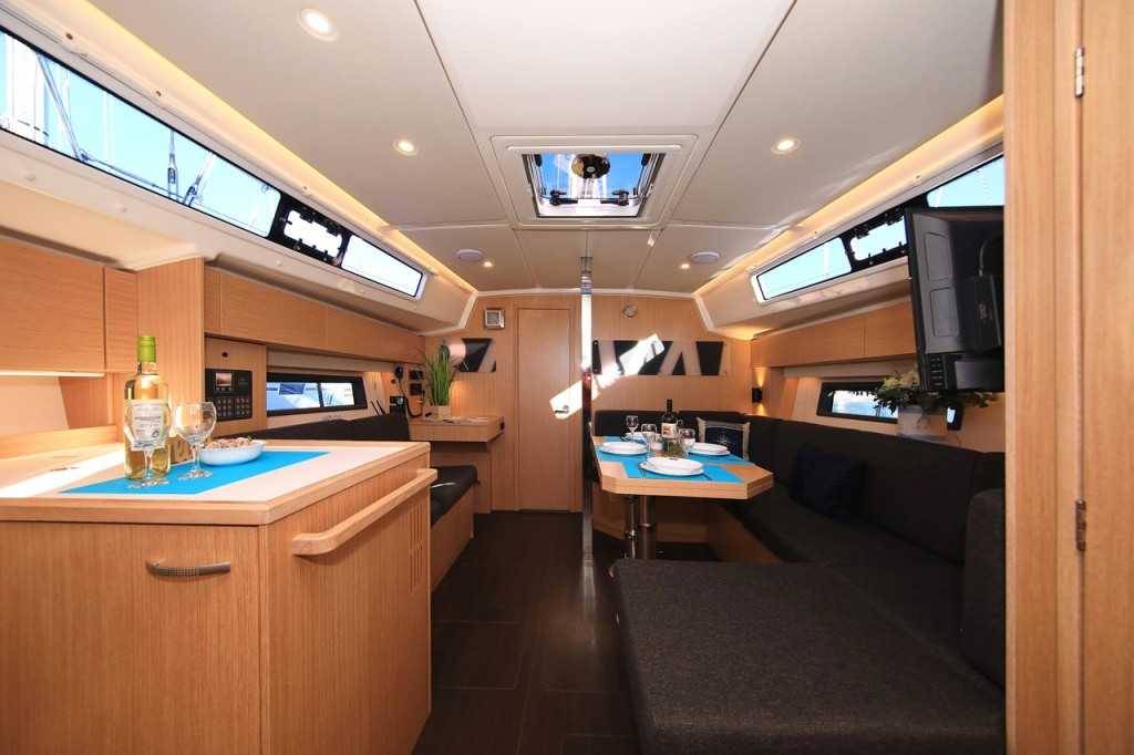Yacht BAVARIA - C42 "Lizzy"