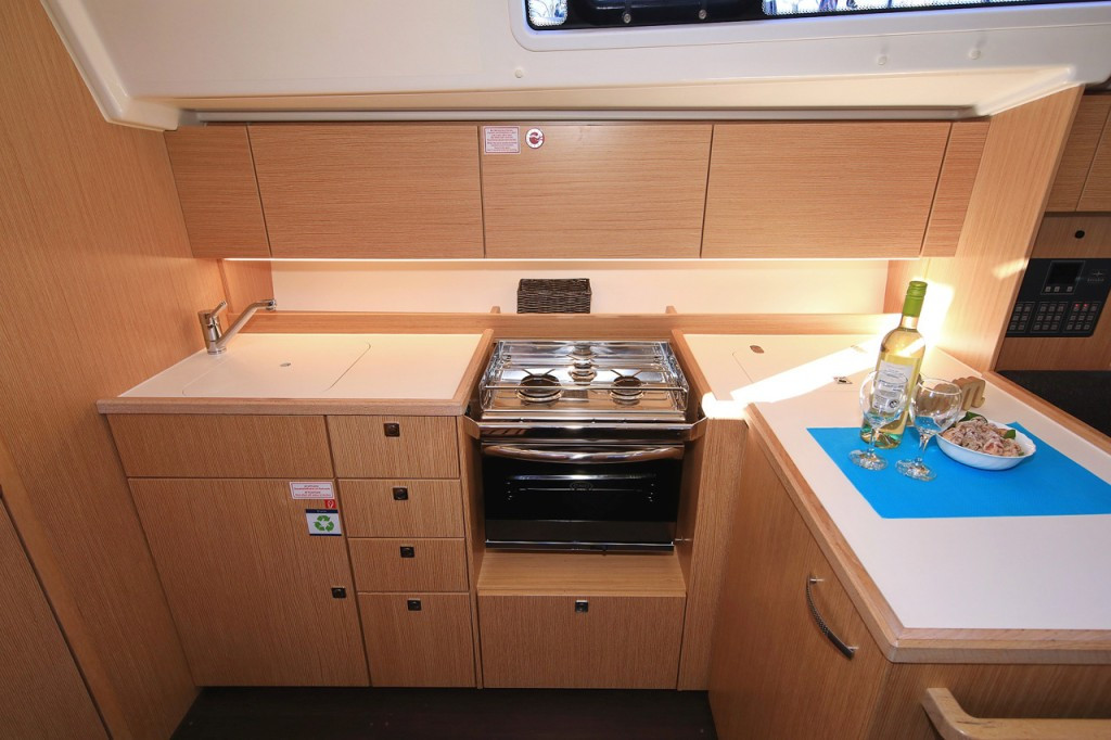 Yacht BAVARIA - C42 "Lizzy"