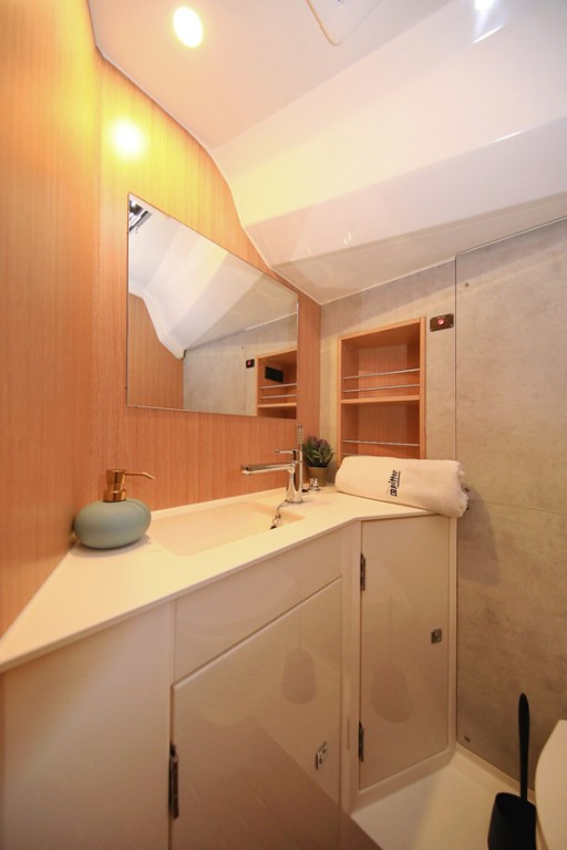 Yacht BAVARIA - C42 "Lizzy"