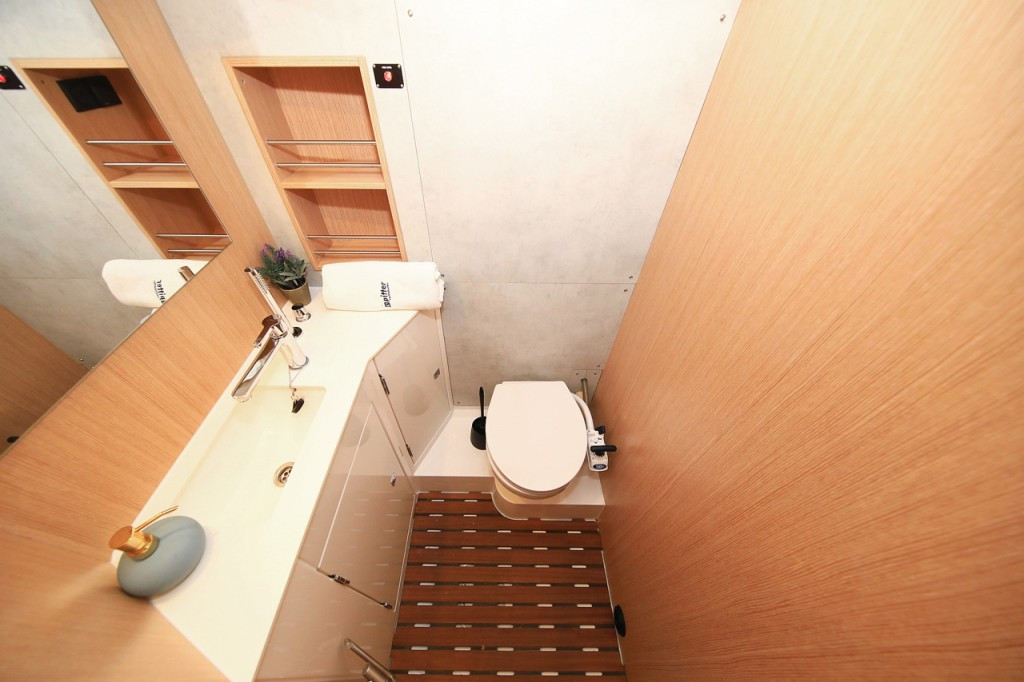 Yacht BAVARIA - C42 "Lizzy"