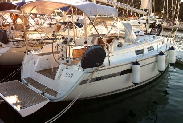 Yacht BAVARIA - Cruiser 32 "Izar"