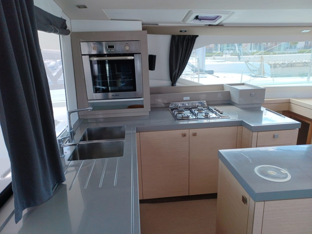 Yacht FOUNTAINE PAJOT - Saona 47 "Nina V"