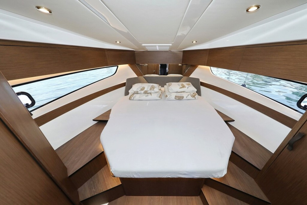 Yacht BENETEAU - Antares 11 Fly OB "Solis"