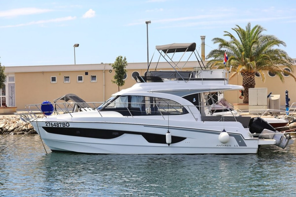 Yacht BENETEAU - Antares 11 Fly OB "Solis"