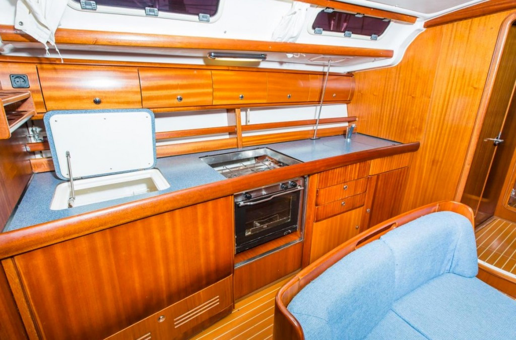 Yacht BAVARIA - 44 "Anis"