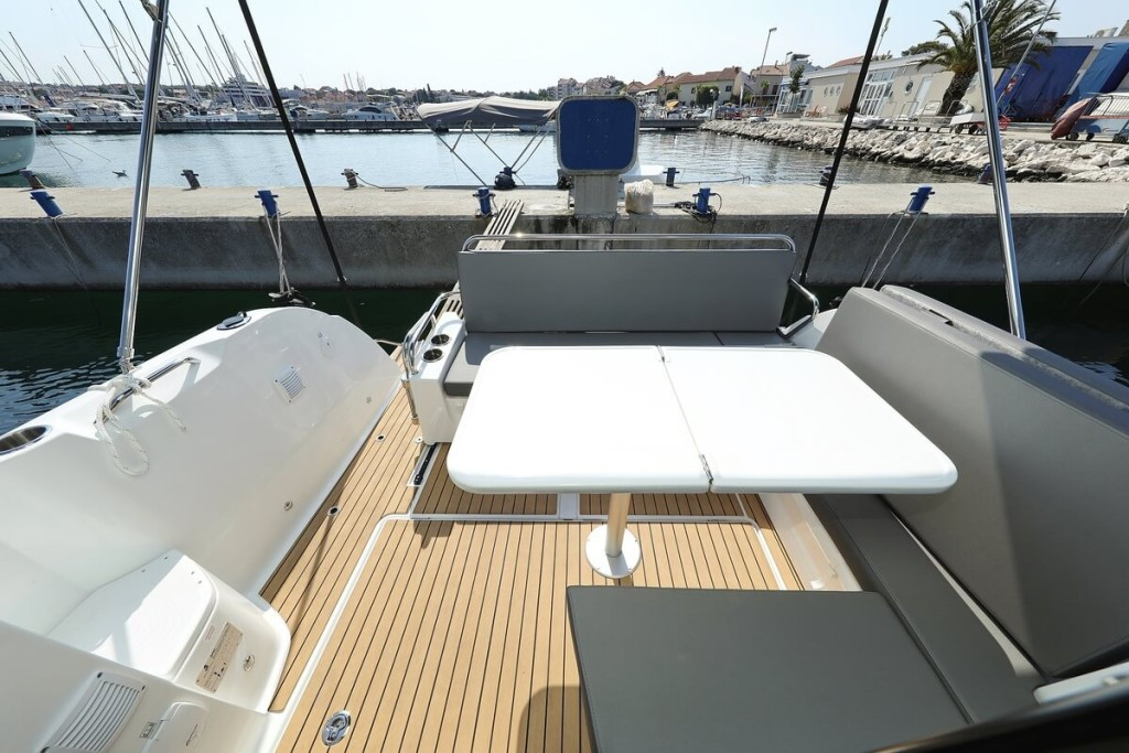 Yacht BENETEAU - Antares 9 OB "Freeya"