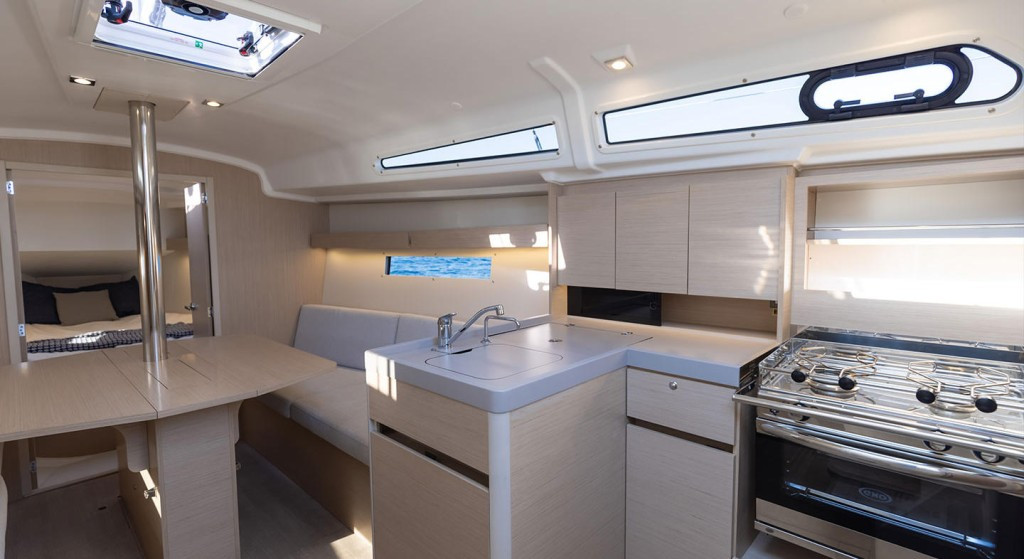 Yacht BENETEAU - Oceanis 34.1 "Pluto"