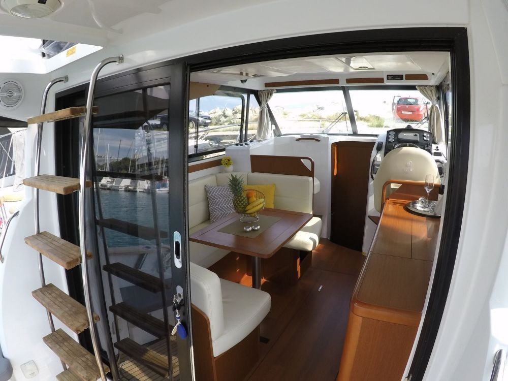 Yacht BENETEAU - Antares 30 fly "Lumar"