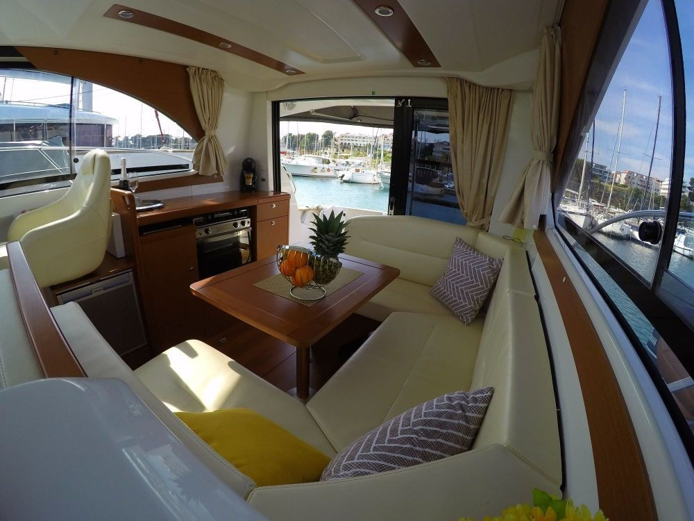 Yacht BENETEAU - Antares 30 fly "Lumar"