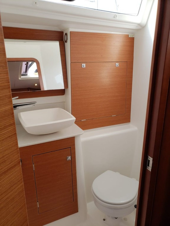 Yacht DUFOUR - 460 Grand Large "Catch The Wind"