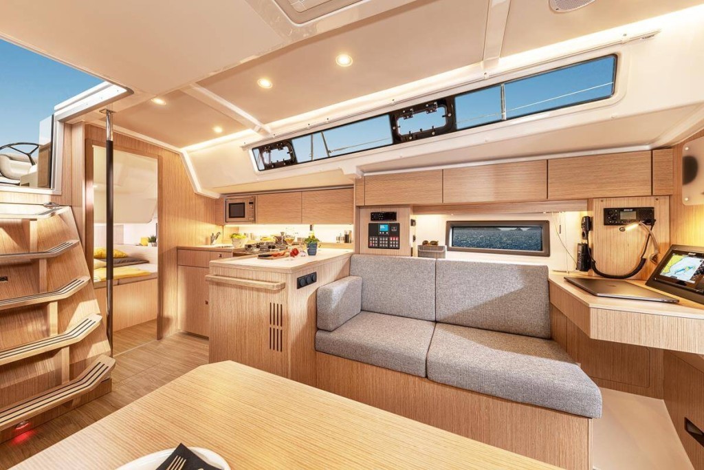 Yacht BAVARIA - C38 "Alaia"