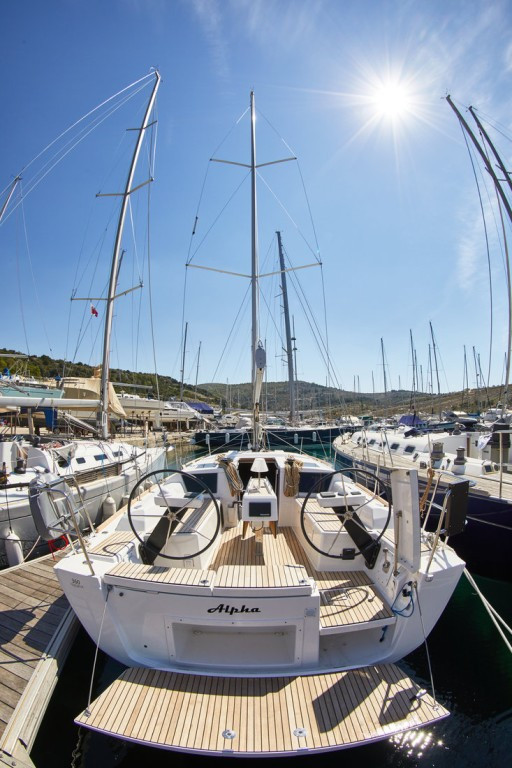 Yacht DUFOUR - 360 Grand Large "Alpha"