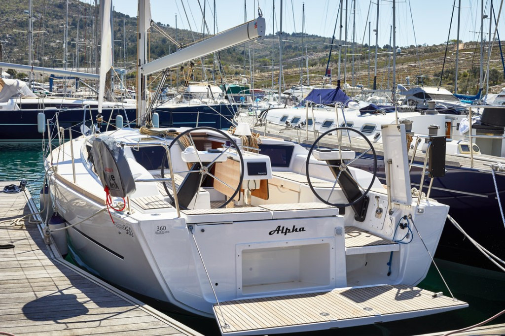 Yacht DUFOUR - 360 Grand Large "Alpha"