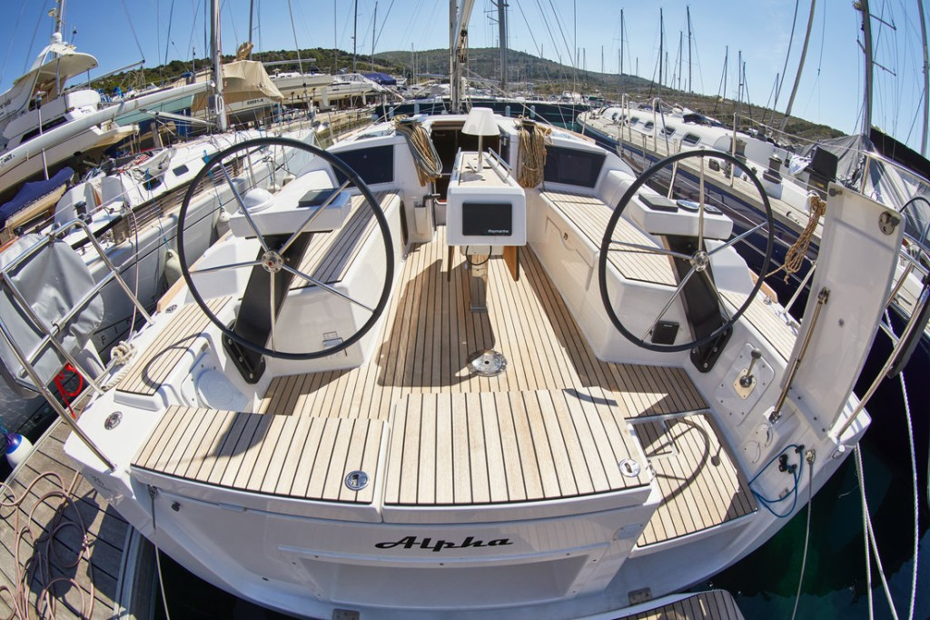 Yacht DUFOUR - 360 Grand Large "Alpha"