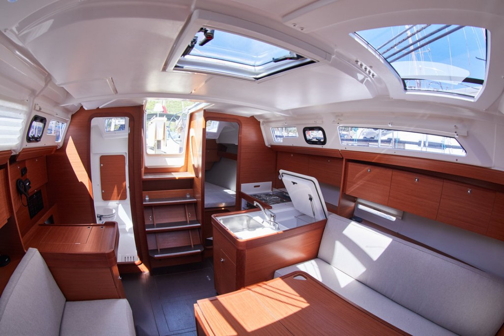 Yacht DUFOUR - 360 Grand Large "Alpha"