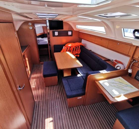 Yacht BAVARIA - Cruiser 41 "Sapphire"